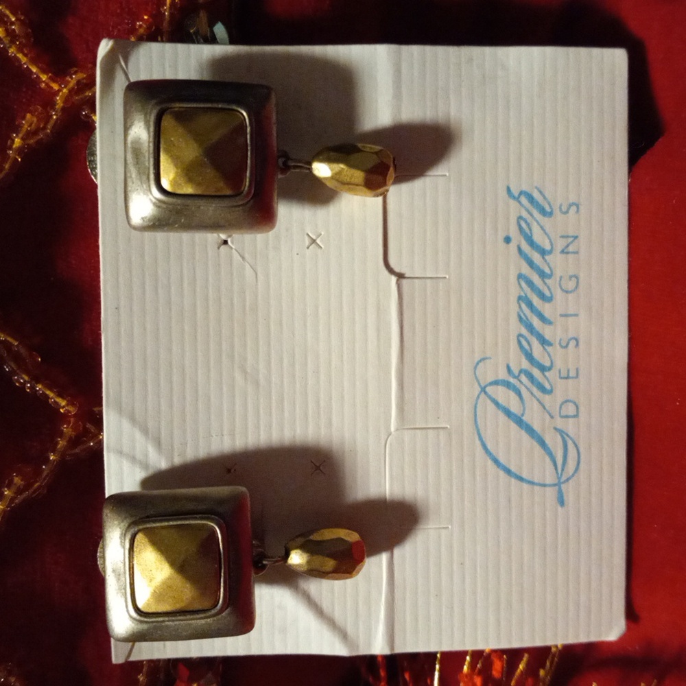 Premier design earrings